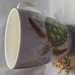 2017 Island Heritage Honu Village Hawaiian Sea Turtle Mug 18 Ounces